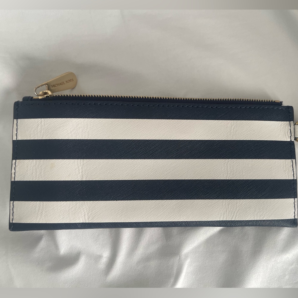 Michael Kors - Picture 2 of 3